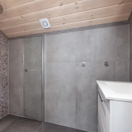 Lakelodge 10p